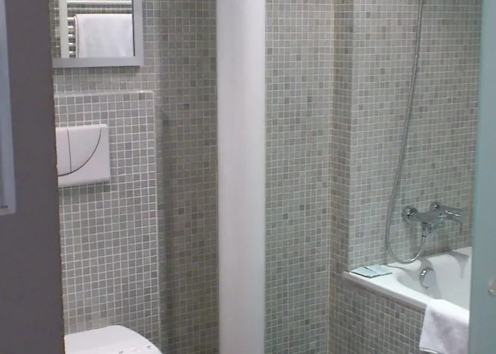 Hotel La Plaza Ii 3*