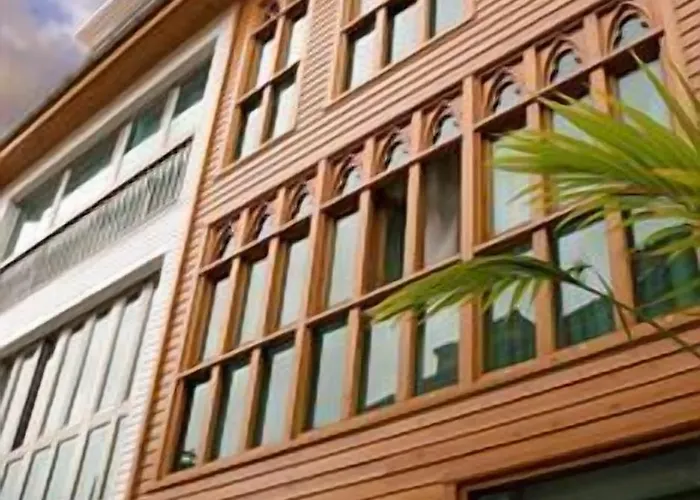 Hotel La Plaza Ii 3*