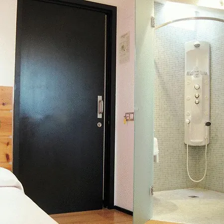 La Plaza Ii Hotel 3*